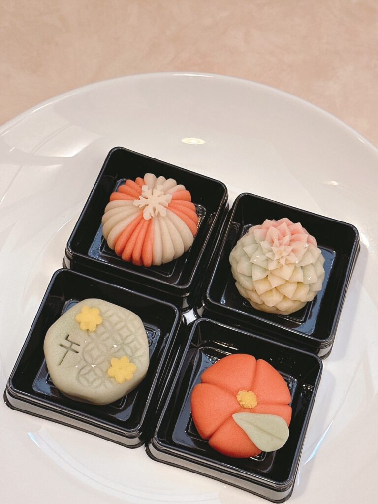 練り切りで、新しい年の素敵なスタートを・:*+.